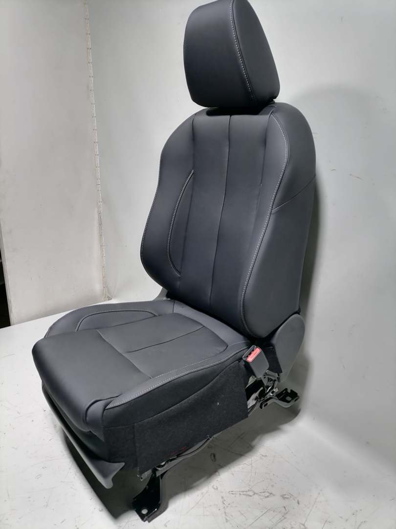 Mitsubishi Eclipse Cross GL3W original Ledersitz vorn rechts Beifahrersitz elektrisch Bj.2023